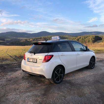 toyota yaris car from side